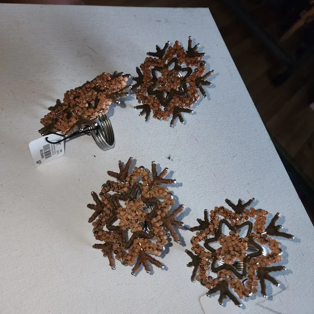PIER 1 IMPORTS NWT SET OF 4 RUSTIC WOOD SNOWFLAKE NAPKIN HOLDER RINGS